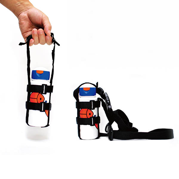 ベルクロでサイズを変更できるループストラップ仕様のボトルカバー。