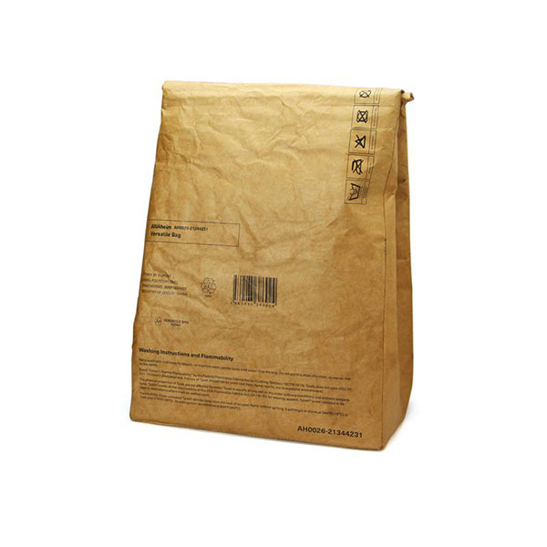軽量かつ強度のある素材DUPONT社のTyvekを使用したバーサタイルバッグ。