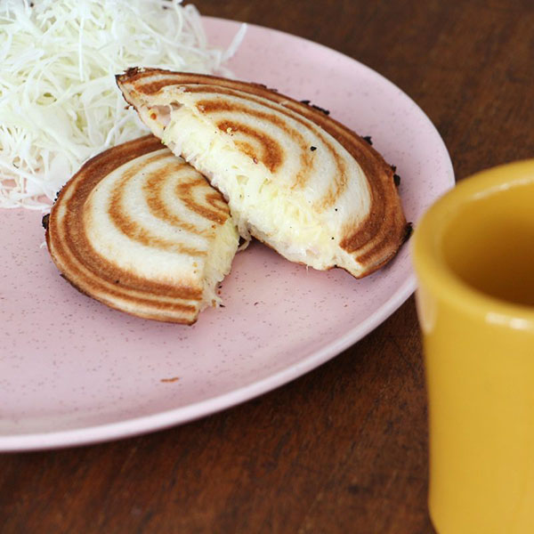 様々なレシピのホットサンドを作ることができるホットサンドメーカー。