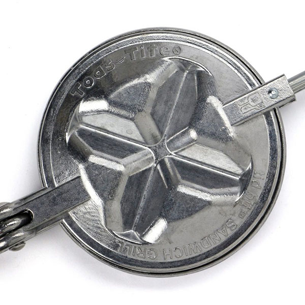 様々なレシピのホットサンドを作ることができるホットサンドメーカー。