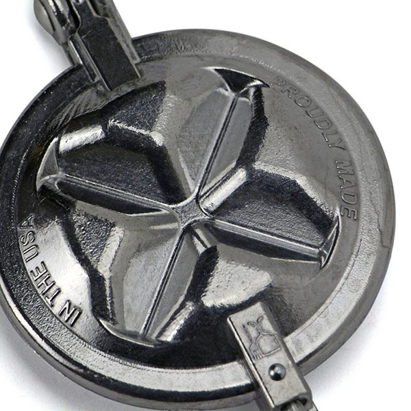 様々なレシピのホットサンドを作ることができるホットサンドメーカー。