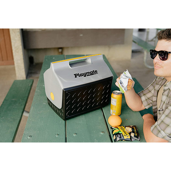 持ちやすいグリップのハンドル。