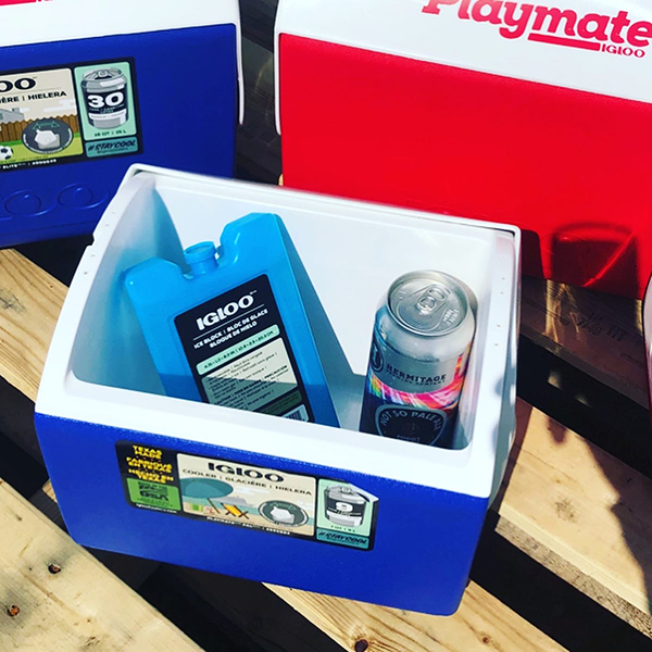 持ち運びがしやすいソフトグリップのワンハンドル。