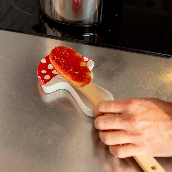 キッチンツールの置き皿として使用できるスプーンレスト。