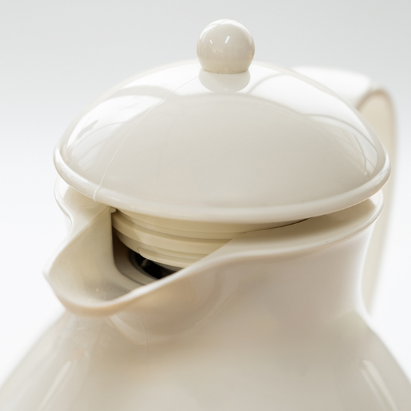 1950年代の家庭用品のスタイルを彷彿とさせる外観。