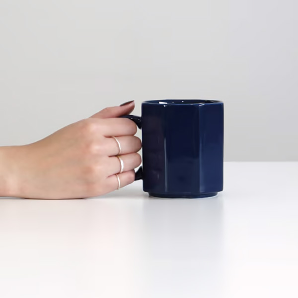 好みの濃さのドリンクを楽しめる目盛付きマグ