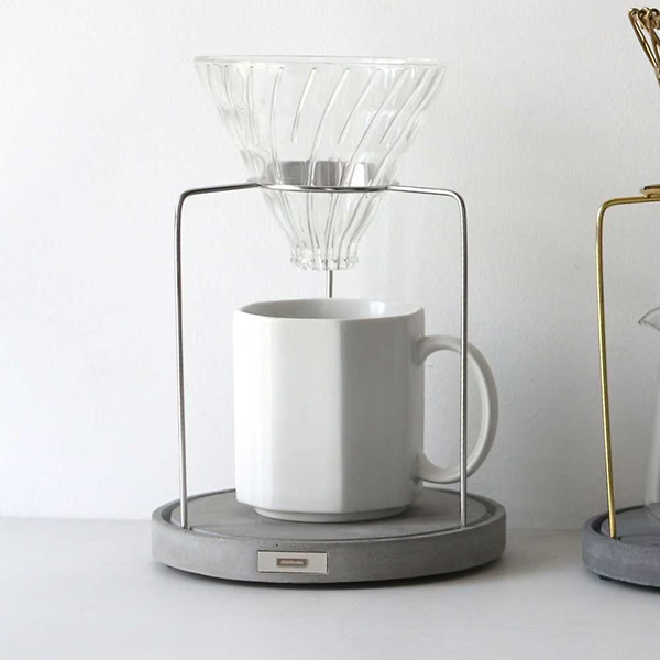 そこに置くだけで、空間の印象が整うコーヒードリッパースタンド