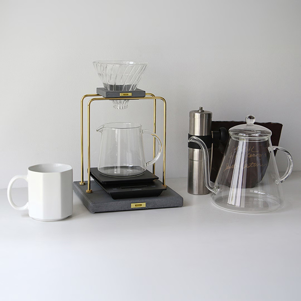 そこに置くだけで、空間の印象が整うコーヒードリッパースタンド