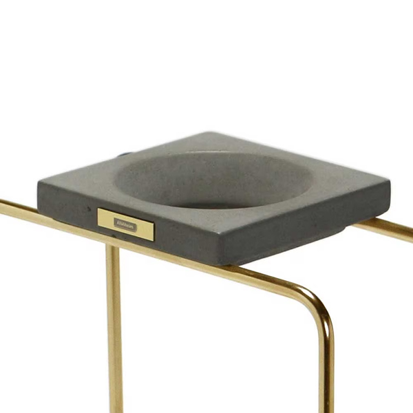 そこに置くだけで、空間の印象が整うコーヒードリッパースタンド