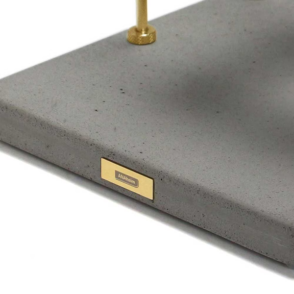 そこに置くだけで、空間の印象が整うコーヒードリッパースタンド