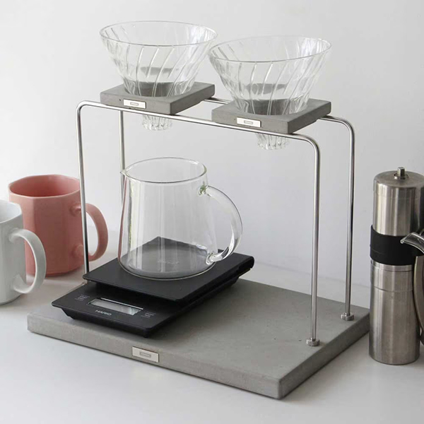 そこに置くだけで、空間の印象が整うコーヒードリッパースタンド