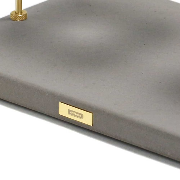 そこに置くだけで、空間の印象が整うコーヒードリッパースタンド