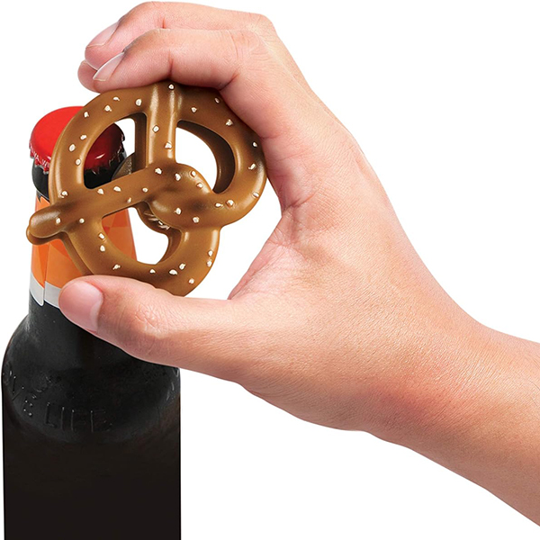 美味しいプレッツェルそっくりなこのアイテム、実は栓抜き＆クリップなのです！