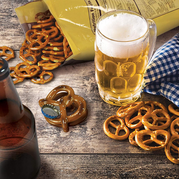 美味しいプレッツェルそっくりなこのアイテム、実は栓抜き＆クリップなのです！