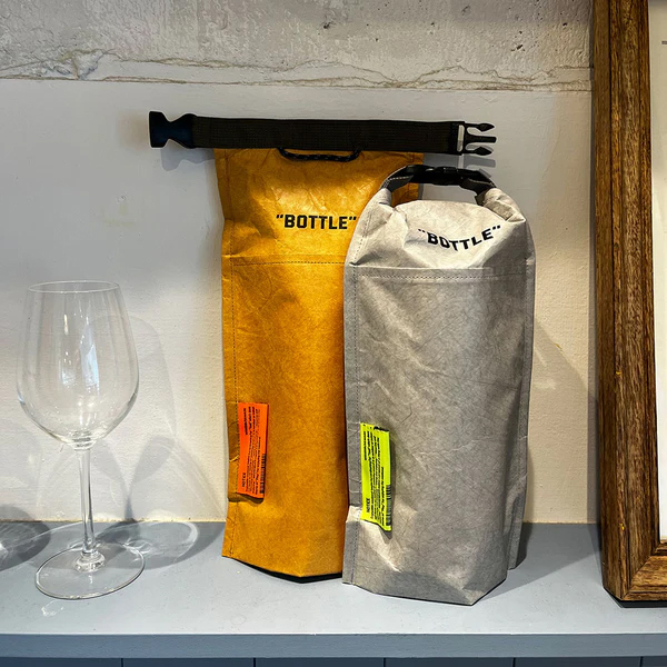 高密度ポリエチレンを使用した簡易保冷バッグシリーズ。