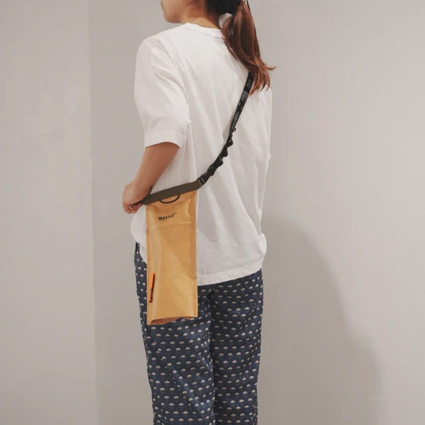 高密度ポリエチレンを使用した簡易保冷バッグシリーズ。