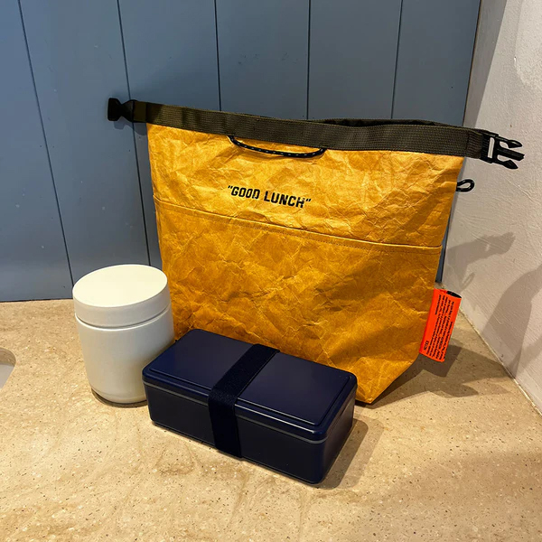 高密度ポリエチレンを使用した簡易保冷バッグシリーズ。