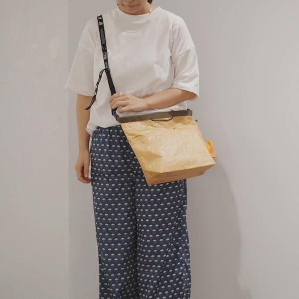 高密度ポリエチレンを使用した簡易保冷バッグシリーズ。