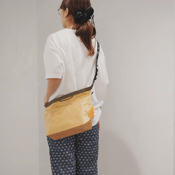 高密度ポリエチレンを使用した簡易保冷バッグシリーズ。