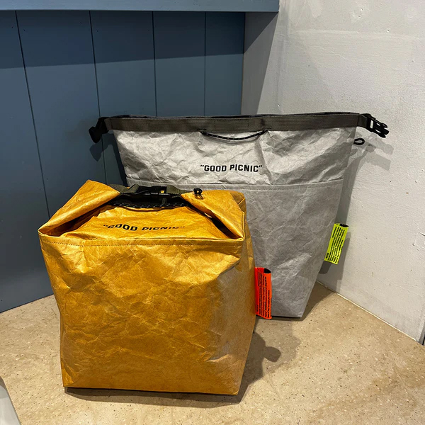 高密度ポリエチレンを使用した簡易保冷バッグシリーズ。