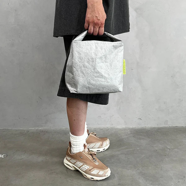 高密度ポリエチレンを使用した簡易保冷バッグシリーズ。