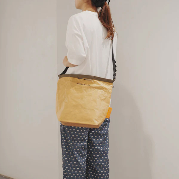 高密度ポリエチレンを使用した簡易保冷バッグシリーズ。