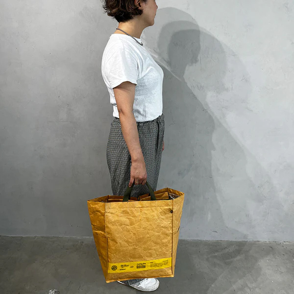 高密度ポリエチレンを使用した簡易保冷バッグシリーズ。