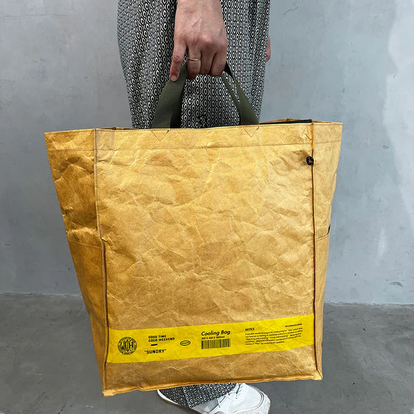 高密度ポリエチレンを使用した簡易保冷バッグシリーズ。