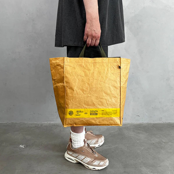 高密度ポリエチレンを使用した簡易保冷バッグシリーズ。
