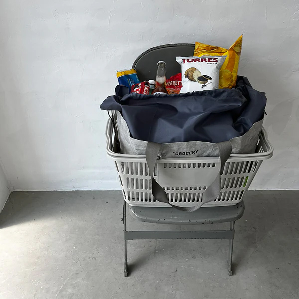 高密度ポリエチレンを使用した簡易保冷バッグシリーズ。