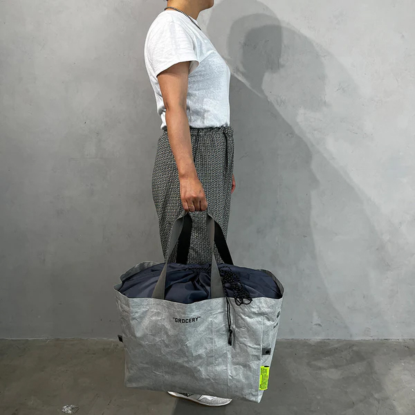 高密度ポリエチレンを使用した簡易保冷バッグシリーズ。