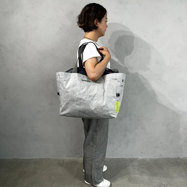 高密度ポリエチレンを使用した簡易保冷バッグシリーズ。