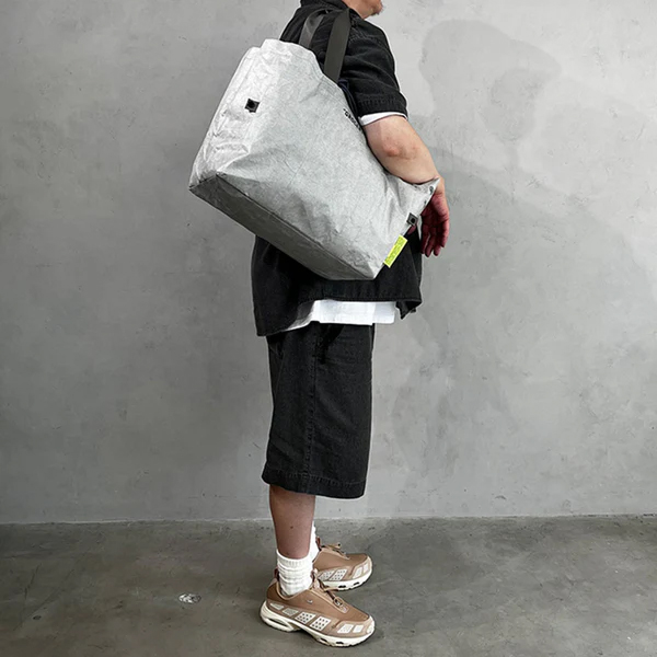 高密度ポリエチレンを使用した簡易保冷バッグシリーズ。