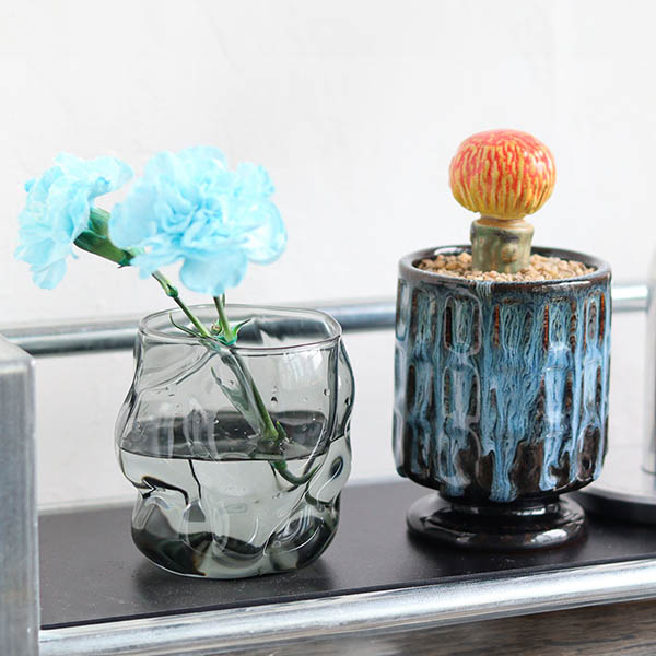 アート性と実用性を兼ね備えたガラス器です。