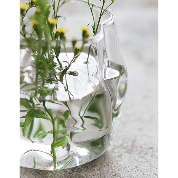 アート性と実用性を兼ね備えたガラス器です。