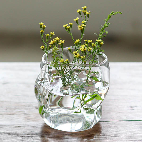 アート性と実用性を兼ね備えたガラス器です。