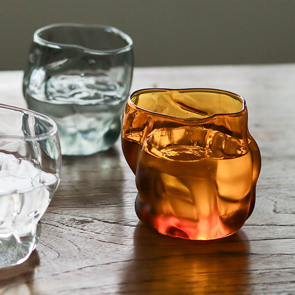 アート性と実用性を兼ね備えたガラス器です。