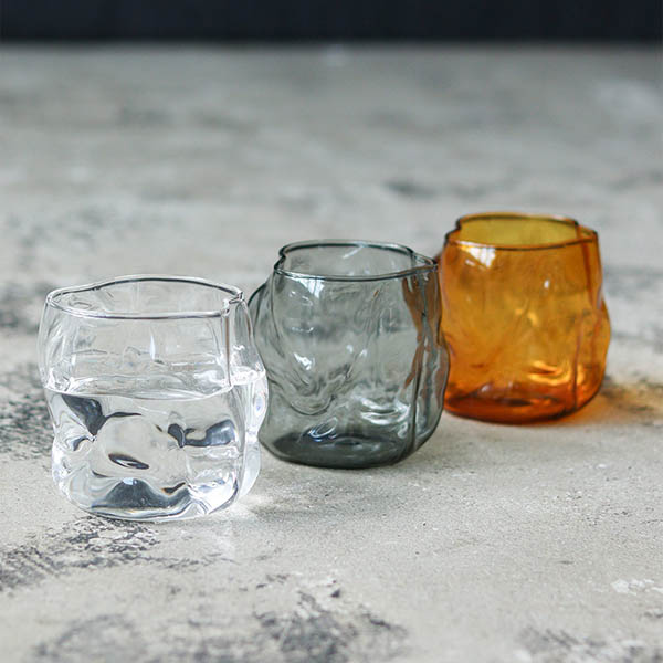 アート性と実用性を兼ね備えたガラス器です。