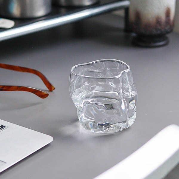 アート性と実用性を兼ね備えたガラス器です。