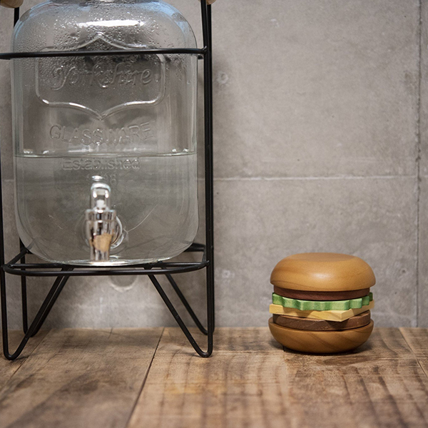 積み木のように素朴なハンバーガースタイルのコースターセット。