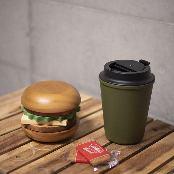 積み木のように素朴なハンバーガースタイルのコースターセット。