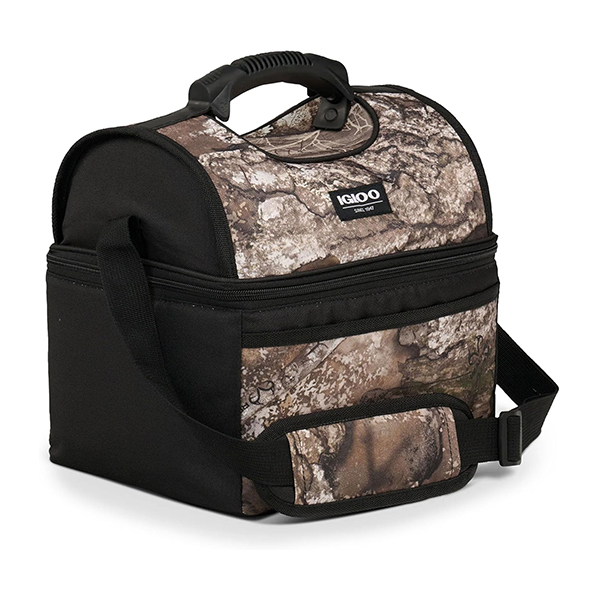 リアルツリーカモ柄のクーラーバッグ。