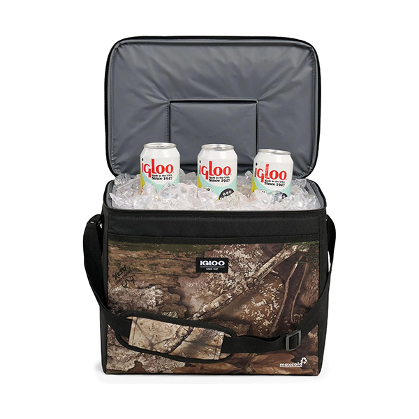 リアルツリーカモ柄のクーラーバッグ。