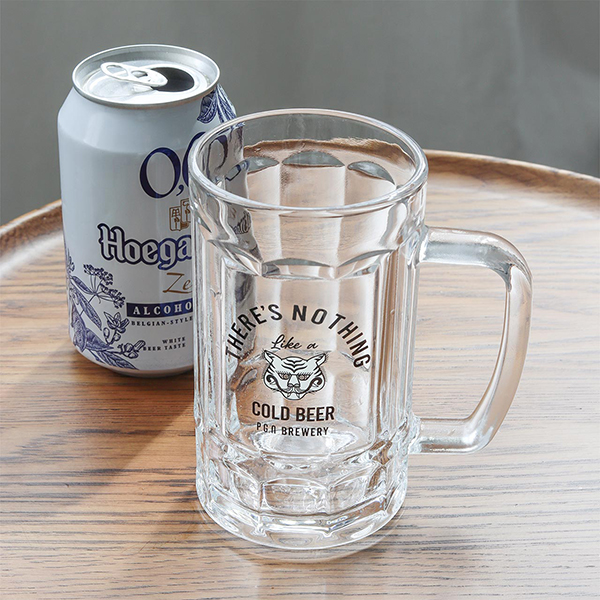 タイガーのイラストが目を惹く、ユニークなビールジョッキ2個セット。