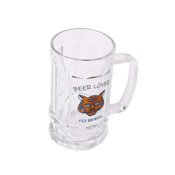 タイガーのイラストが目を惹く、ユニークなビールジョッキ2個セット。