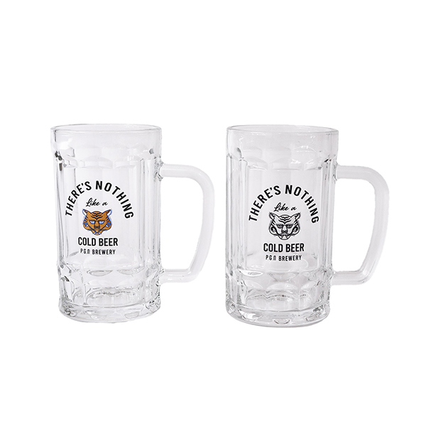 タイガーのイラストが目を惹く、ユニークなビールジョッキ2個セット。