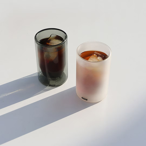 耐熱ガラス製ダブルウォールタンブラー。