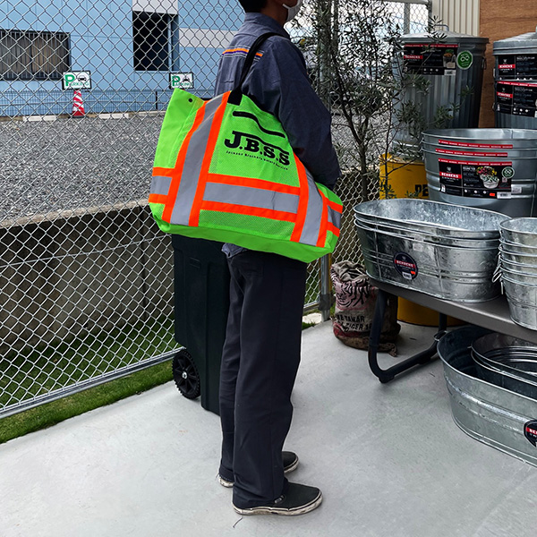 安全Hi-Vis素材を利用したトートバック（ヘルメットバック）