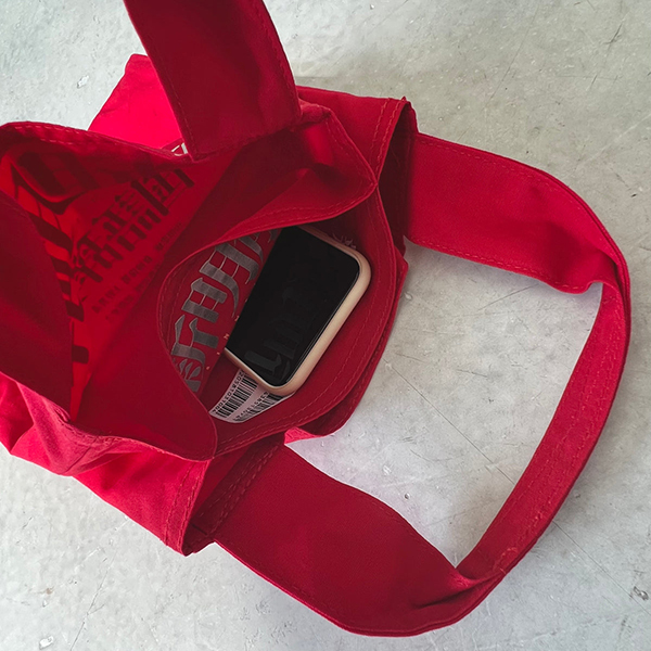 小さく見えてたっぷり収納できるミニトート