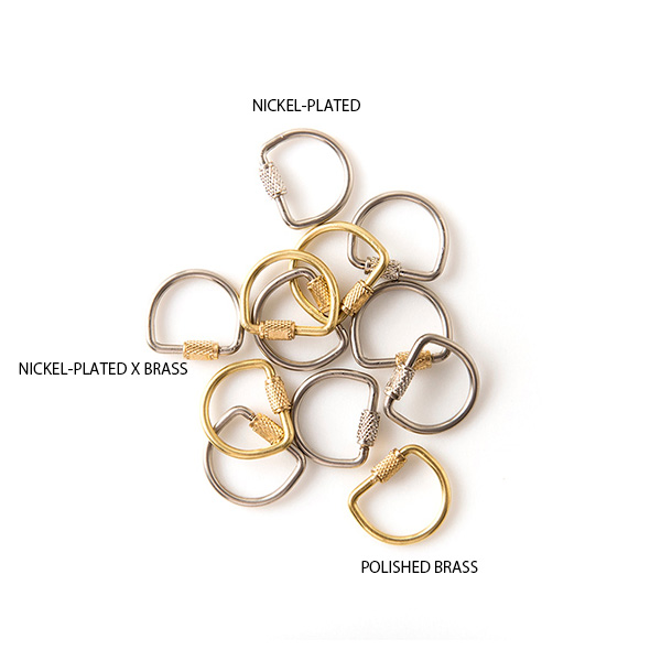 小型のスクリューロックタイプの真鍮製キーリング